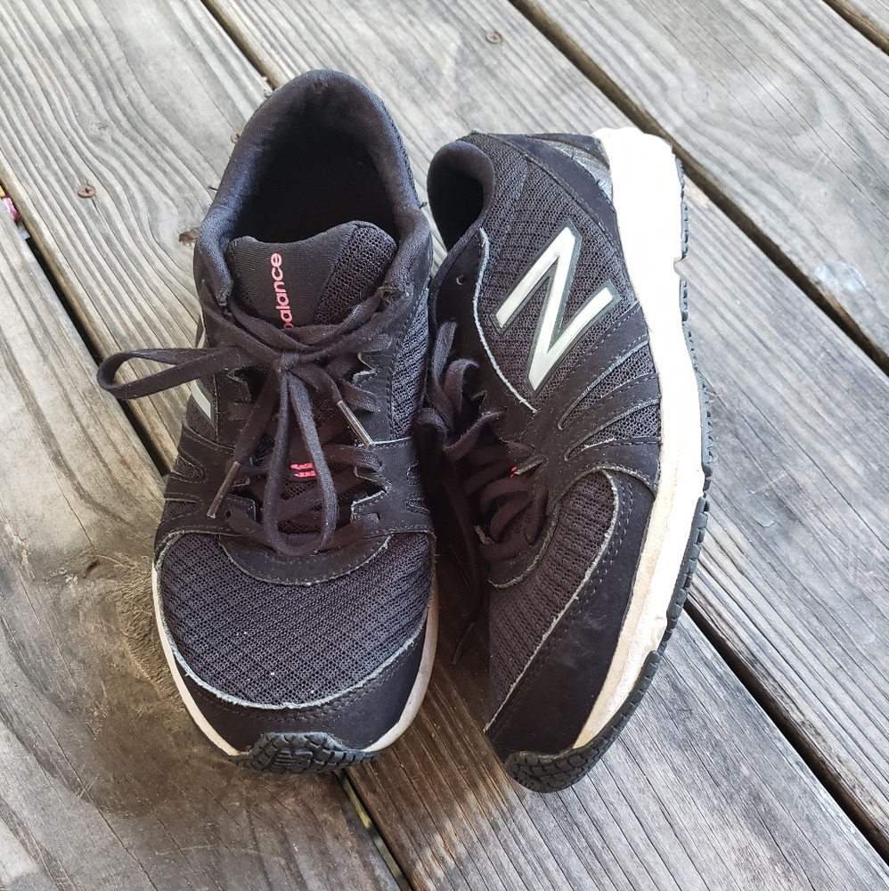 New Balance 577v3  black white womens size 8